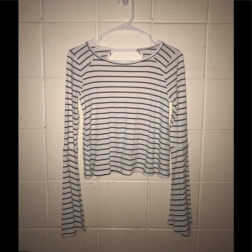 Pretty Hollister shirt. Never been worn.